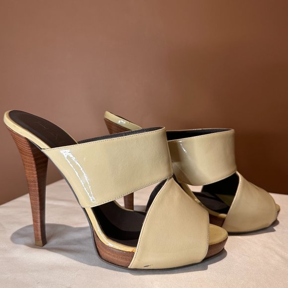 Vintage Halston Open Toed Shoe - Picture 2 of 10